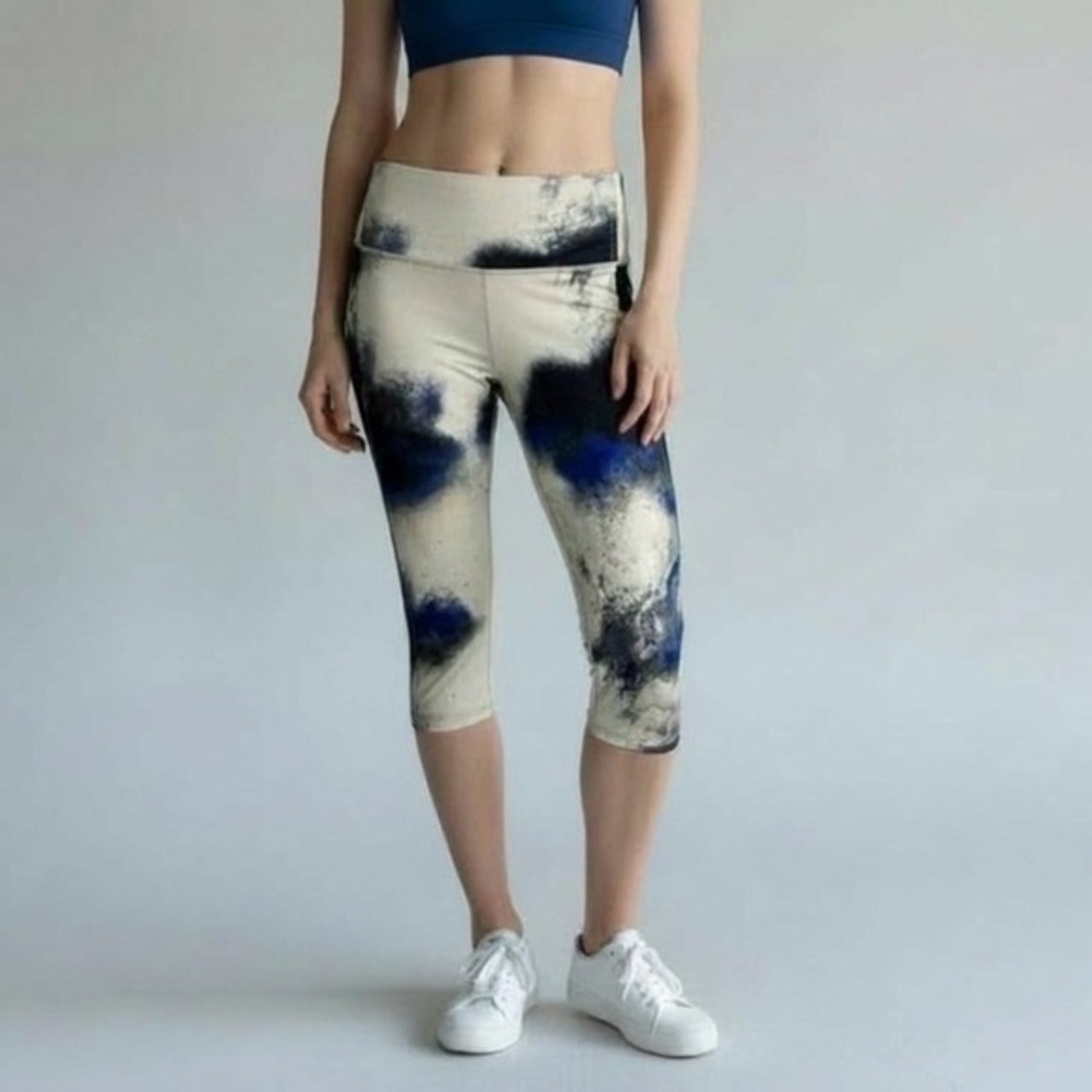 Lululemon‎ Athletic Milky Way  Capri Blue White & Black Athletic Leggings
